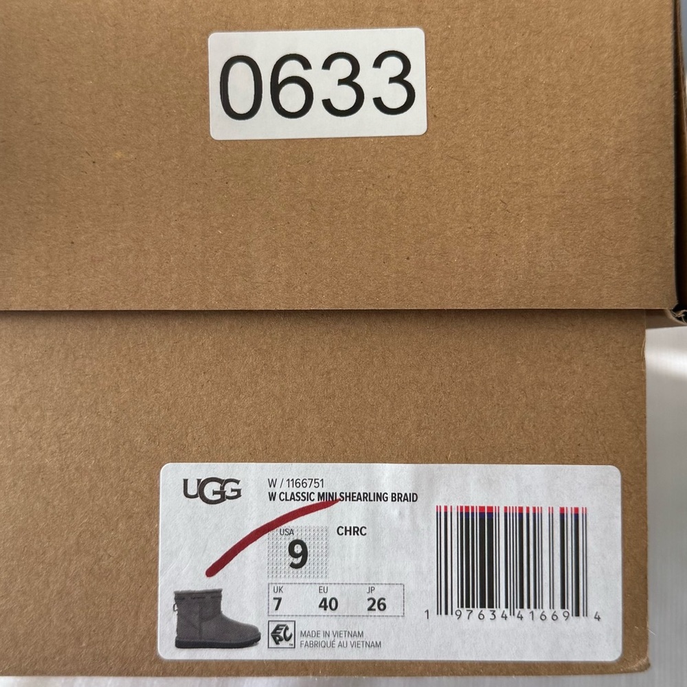 UGG CLASSIC MINI SHEARLING BRAID BOOT - Picture 9 of 9